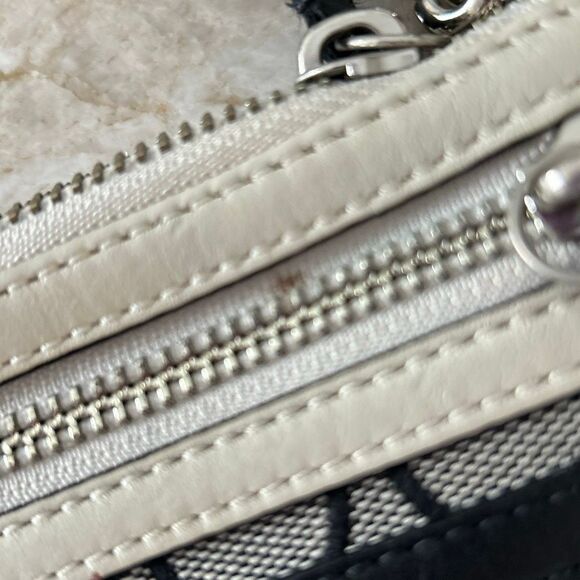 COACH Large Wristlet w /Keychain - Picture 7 of 7